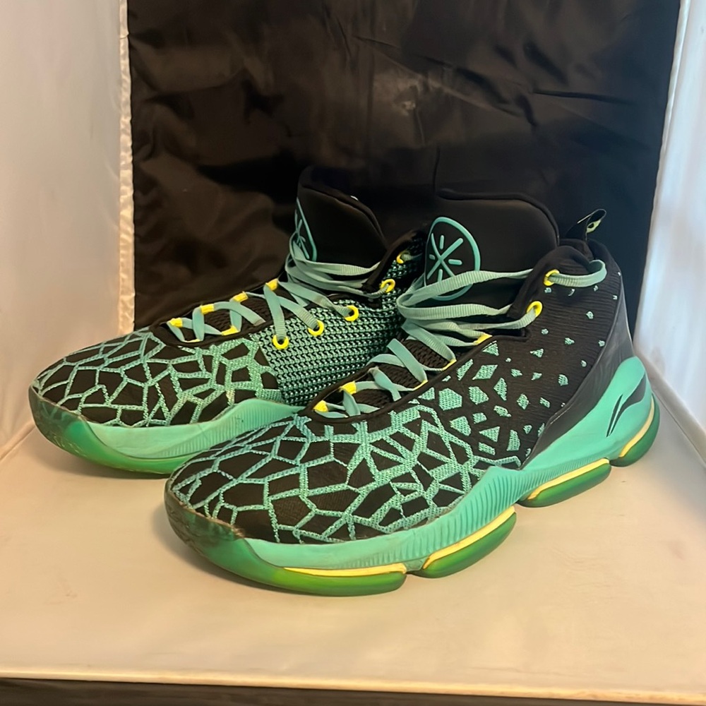size 10.5 LI-NING Series WADE FISSION III, MEN'S
